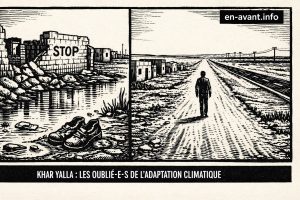 Silhouette solitaire marchant sur une route poussiéreuse entre des habitations précaires, avec d’un côté des ruines inondées et de l’autre une route infinie menant nulle part.