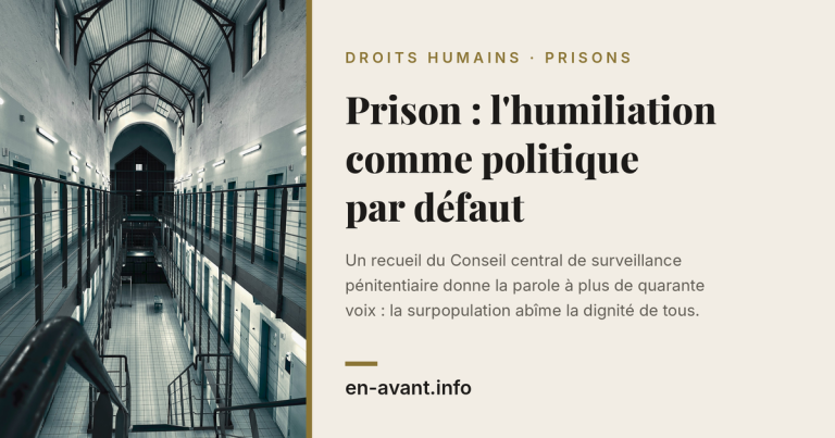 Carte de l'article : photo d'une coursive de prison vue en plongée, avec le titre « Prison : l'humiliation comme politique par défaut »